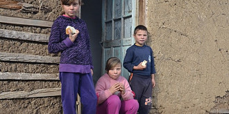 peste 200000 de copii din romania se culca flamanzi in fiecare seara