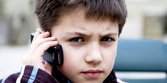 peste 4500 de cazuri de abuz asupra copiilor semnalate anul trecut la telefonul copilului