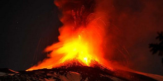 vulcanul etna a erupt din nou video