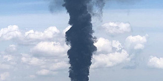 explozie la rafinaria petromidiarompetrol isu constanta confirma existenta a doua persoane ranite persoanele din zona au primit mesaj ro-alert sa paraseasca zona