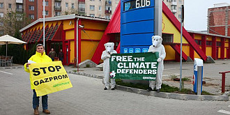 protest greenpeace la o benzinarie din arad