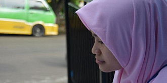 scandal la universitatea bucuresti doua studente care purtau val islamic au fost date afara de la curs