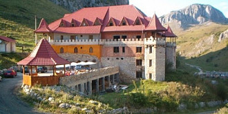 castel transformat in hotel de catre un medic din brasov