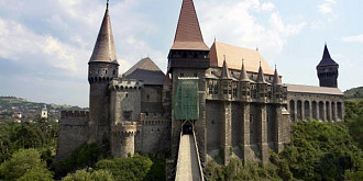 programul de vizitare a castelului corvinilor a fost extins la cererea turistilor