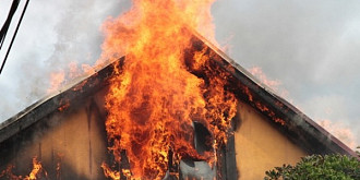 incendiu puternic in ploiesti trei locuinte au luat foc
