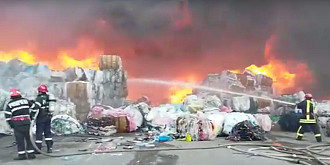 floresti incendiu puternic la sediul unei firme care se ocupa cu colectarea si reciclarea maselor plastice