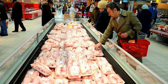 traseul secret al carnii in hipermarket patru metode prin care ni se vinde marfa expirata carnea e spalata condimentata tocata iar valabilitatea e marita artificial