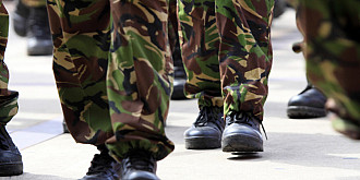 militarii care si-au luat concediu paternal sunt obligati sa restituie banii