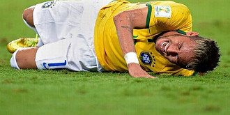 brazilia in stare de soc neymar a suferit o fractura vertebrala