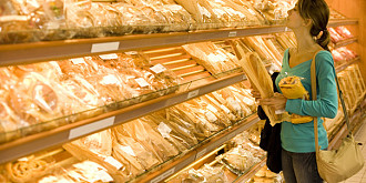 painea proaspata din supermarket e de fapt adusa congelata din import