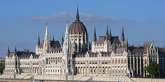 parlamentul de la budapesta adopta o lege care incurajeaza natalitatea