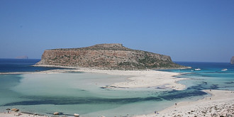 grecia vrea sa-si vanda cea mai frumoasa plaja