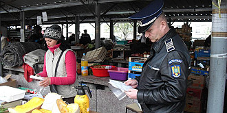 aproape 5 tone de fructe si legume confiscate de politisti de la comerciantii din puchenii mari video