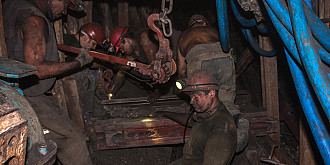 protestul din valea jiului continua 350 de mineri de la paroseni si uricani blocati in subteran nemultumiti ca nu si-au primit salariile
