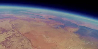video experiment spectaculos al unor studenti care au trimis o camera in stratosfera