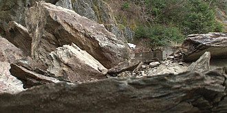 transfagarasanul blocat de alunecari de teren