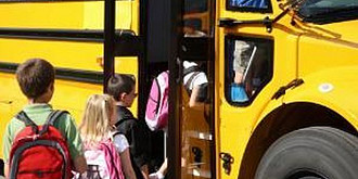 guvernul a adoptat tarifele maxime per kilometru ce pot fi percepute in transportul scolar