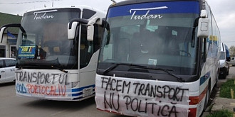 transportatorii protesteaza azi 7000 de autobuze autocare si taxiuri sunt aduse in fata cladirii guvernului