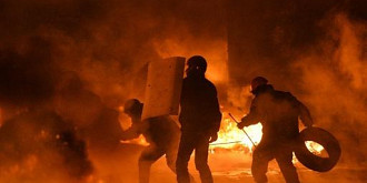 ucraina protestatarii anti-guvernamentali au capturat primariile din kiev si din alte 8 orase