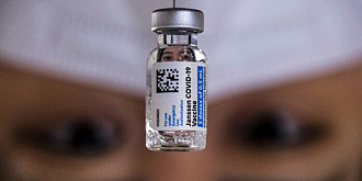 johnson - johnson opreste temporar fabricarea vaccinului sau imptoriva covid
