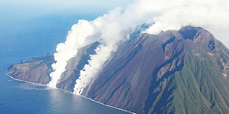 incendii si tsunami in italia dupa eruptia vulcanului stromboli cantitati uriase de lava